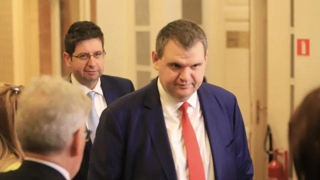 Пеевски: Нова конституционна комисия, правя крачка назад