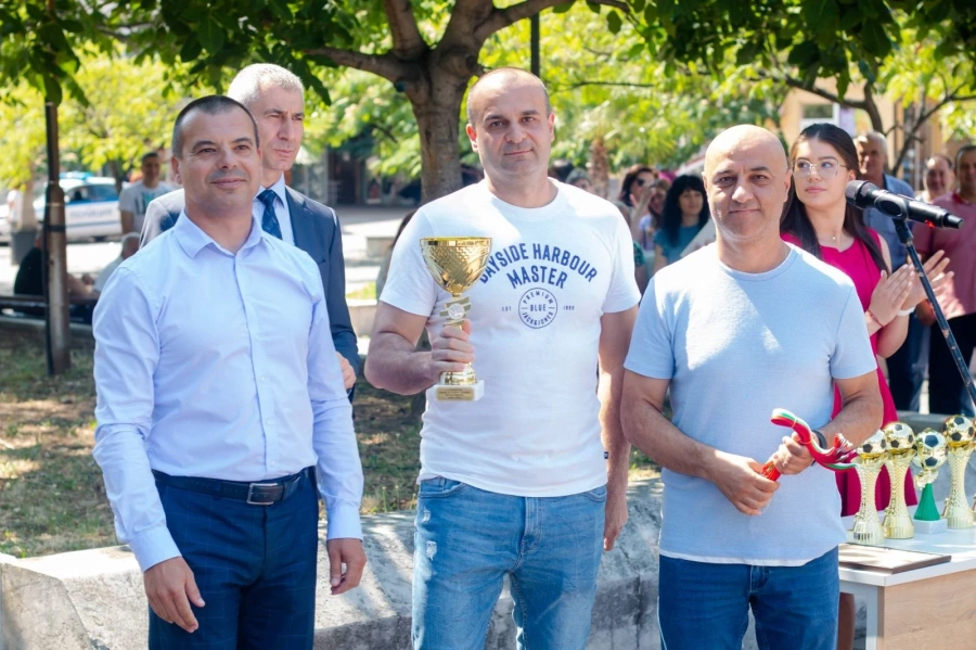 Отличиха полицаи и пожарникари навръх професионалния им празник