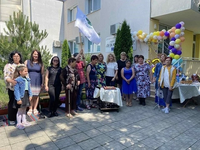 Дванадесети рожден ден отпразнува Дневният център за пълнолетни лица с увреждания „Св. Св. Козма и Дамян“