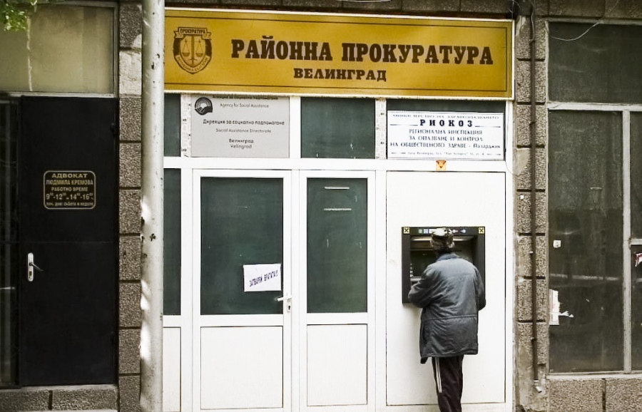 Дело за домашно насилие срещу прокурор - той ще доказва, че жена му се е самонаранила