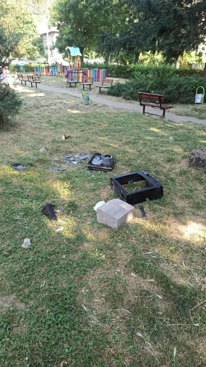 Поредна вандалска проява във велинградски парк