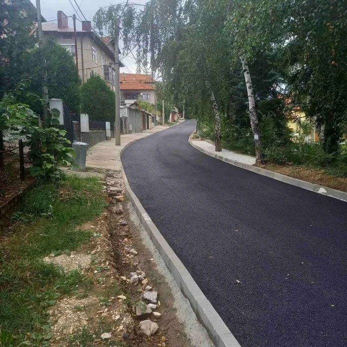 Асфалтират ул. „Димитър Талев”, в отсечката между улиците „Николай Хрелков” и „Бачо Киро”.
