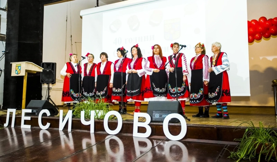 С празничен концерт Община Лесичово отбеляза своята 40-годишнина