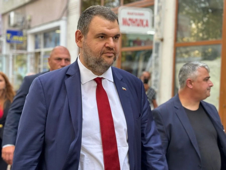 Делян Пеевски, съпредседател на ПГ на ДПС: Премиерът да докладва писмено на парламента казуса “Лукойл“