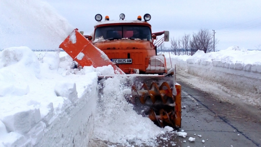 Над 100 машини ще чистят пътищата тази зима