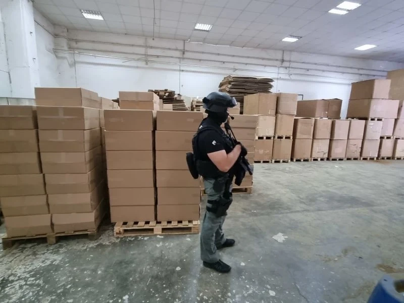 Фабрика при нас бълвала Marlboro - ощетила ЕС с 12 млн. лева, вътре работили под ключ и без телефони