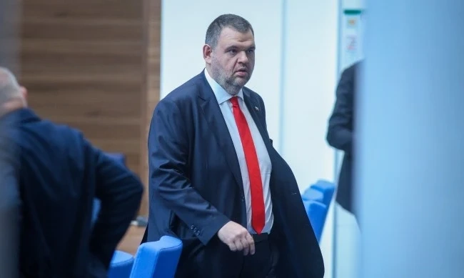 След сблъсъка в парламента, Пеевски с остър коментар срещу “Възраждане“