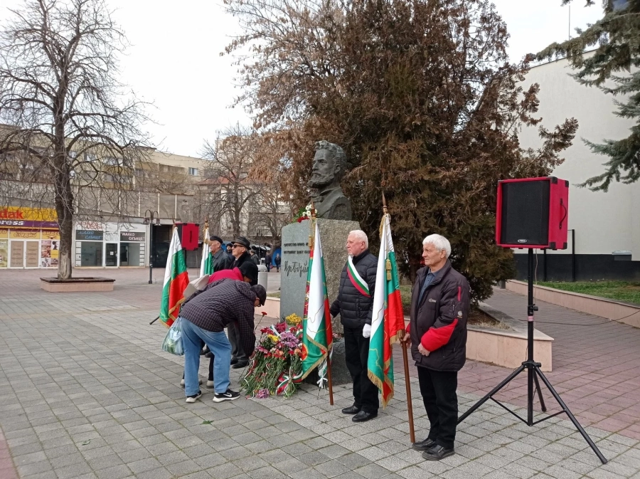 Поклон пред Ботев! В Пазарджик почетохме 176-та годишнина от рождението му /СНИМКИ/