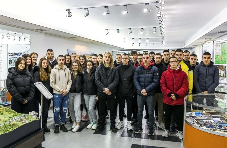 Нови 28 ученици прекрачиха прага на „Асарел“ по програмата за дуално обучение
