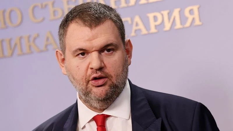Делян Пеевски за отсъствието на Румен Радев от клетвата в КС: Без значение. Той е гост