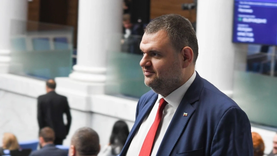 Президентът Радев нарече Пеевски “г-н Магнитски“, а Пеевски Радев – “мистър Кеш“