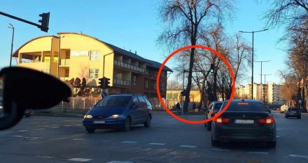 Смениха стълба на падналия светофар при Lidl