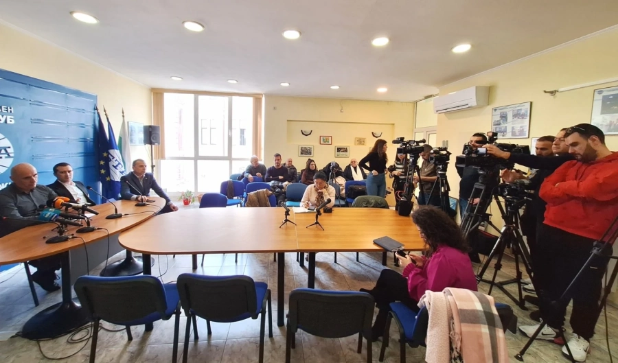 Има или няма прозрачност в Хебър?! Управата на клуба с оставки на масата, но засега няма да ги подава