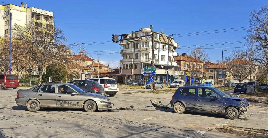 Катастрофа с учебна кола близо до Полицейското училище