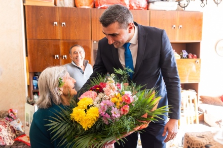 Баба Гергина стана на 101 - кметът Куленски я поздрави