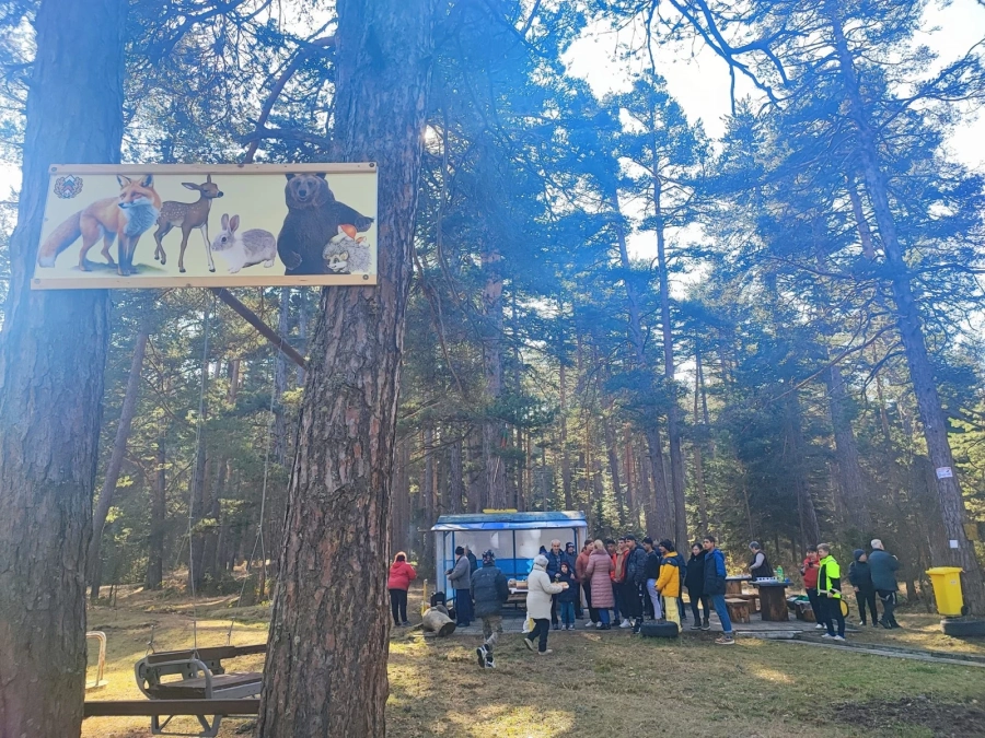 Осветиха облагородения Горски кът в ракитовската местност Пивото (снимки)