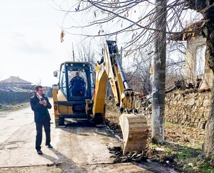 Първа копка за реконструкция на водопроводната мрежа в Смилец
