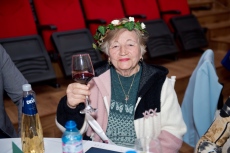 Николинка Занкова от Карабунар стана общинския Цар на виното за 2024 г. (снимки)
