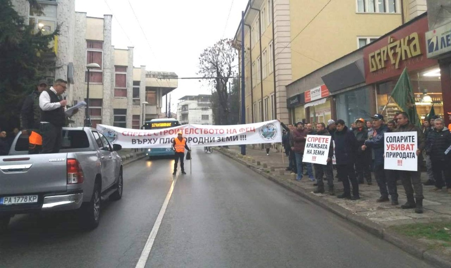 Ловци и риболовци протестираха срещу фотоволтаици върху плодородна земя и гори