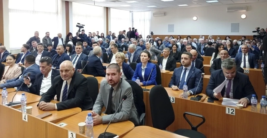 Солов поиска отстраняването на Шопов в извънредно предложение - не го гледаха