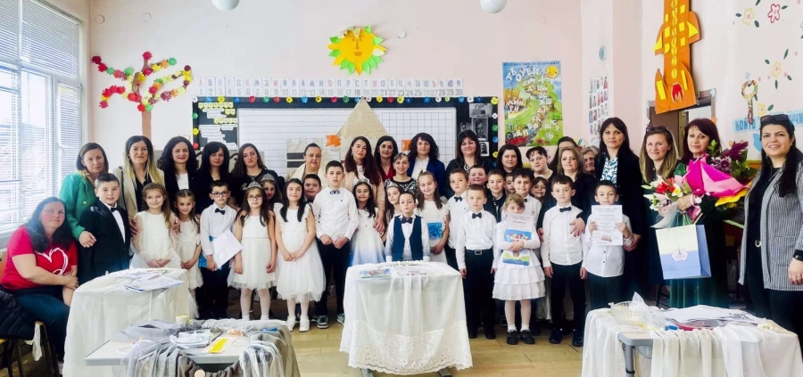 Родители на първокласници се включиха в иновативен урок