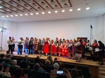 На разходка по поречието на Места напомни концертът на Женския народен хор към ПАНПТ „Чепино“