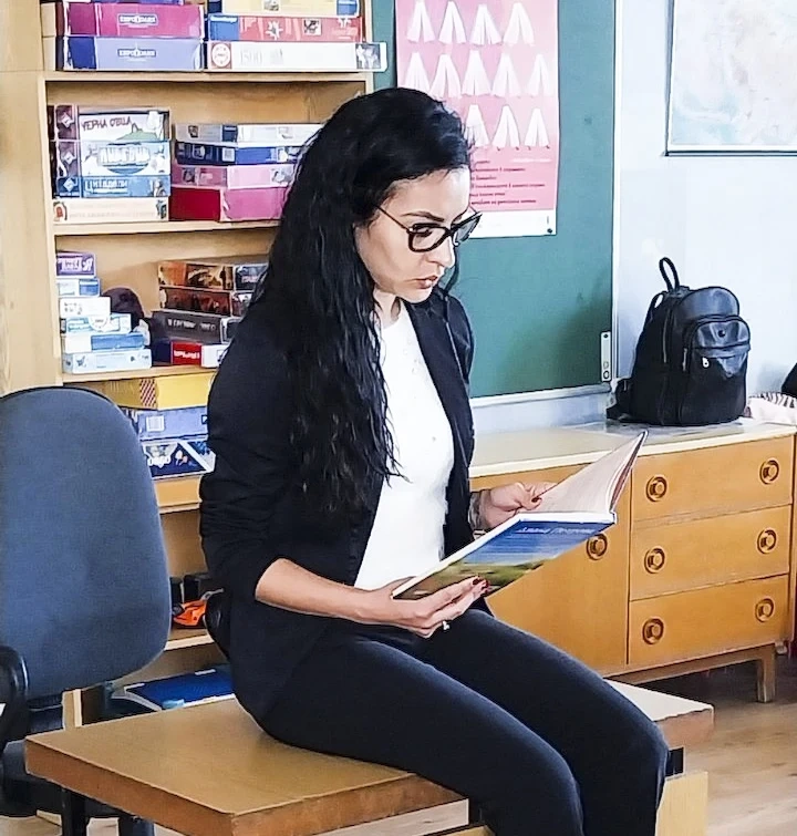 Зам.-кметът Колчакова участва в Похода на книгата в Библиотеката