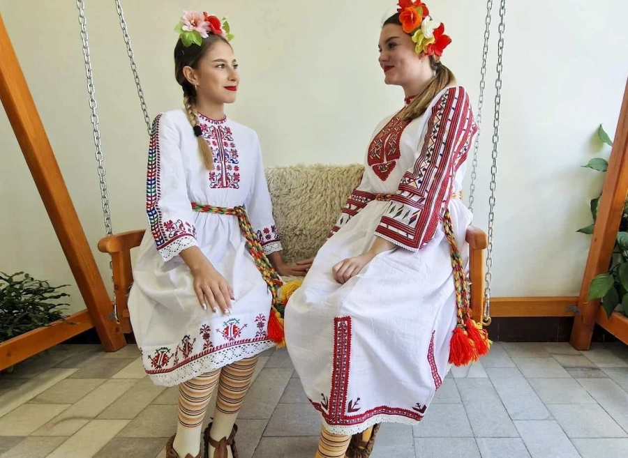 Новите фолклорни ризи на ЦПЛР ОДК ще видим в събота на “Пъстроцветна Пещера”