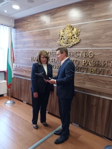 Стрелча и Брацигово сключиха нови споразумения с МРРБ за финансиране на инфраструктурни обекти
