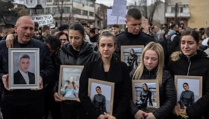 Съболезнования за близките на загиналите в Кочани от учителите в СУ “Св. Климент Охридски“