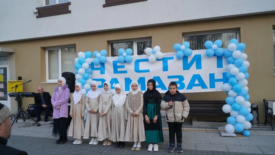 Делян Пеевски дари курбана за ифтара в Сърница