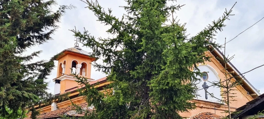 Църковната камбанария е опасна, започна кампания за ремонт