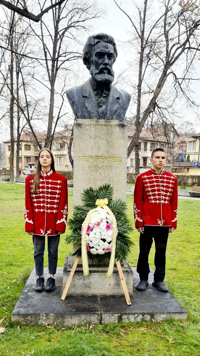 Ученици рисуваха с координати, родители стъпиха в обувките на учителите на Бончевите празници