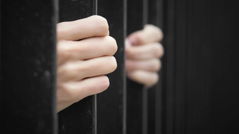 Прокуратурата предаде на съд полицай за блудство с малолетна и за предложение за създаване на порнографски материали