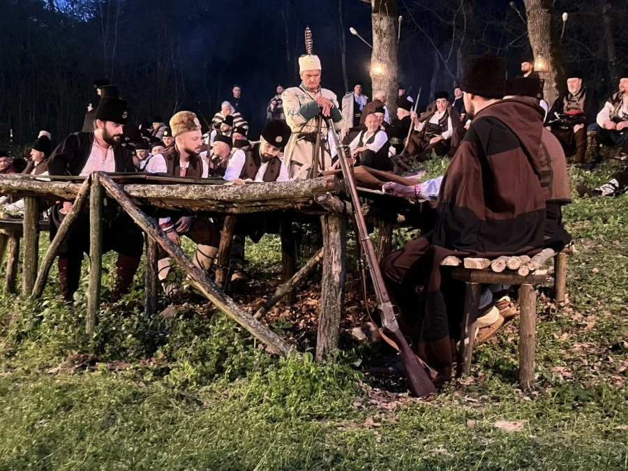 В село Баня оживяха славните герои от Април 1876 година
