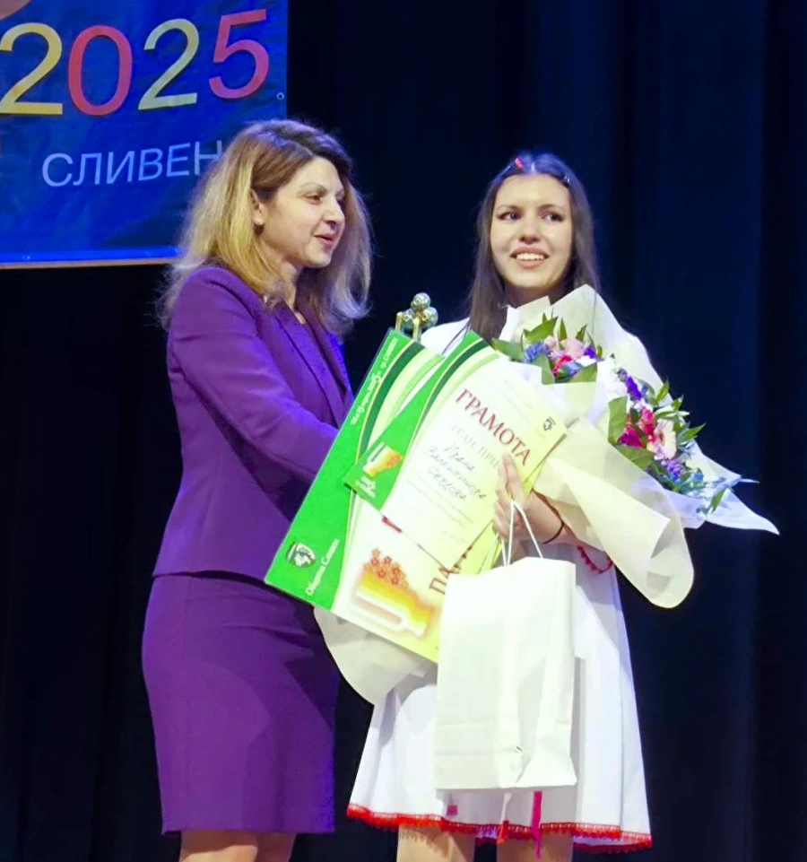 Ивана Фердова е големият победител в 20-я конкурс “Цветен камертон“