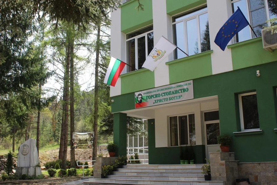 Горската гимназия във Велинград защити статута си на училище с национално значение - подобаващо отбеляза и юбилейната Седмица на гората