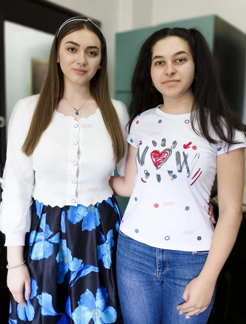 Ученичките Мила Чачова и Катина Грозданова: Торино и Пашата дойдоха да пеят за Аведис без да се замислят