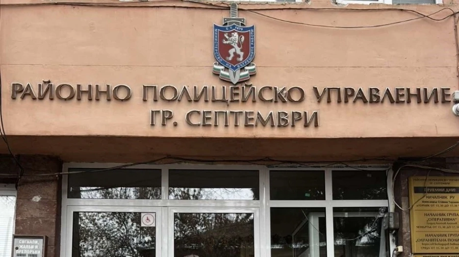Млад мъж бие родителите си и троши в ареста на РУ-Септември, настаниха го в психиатрия