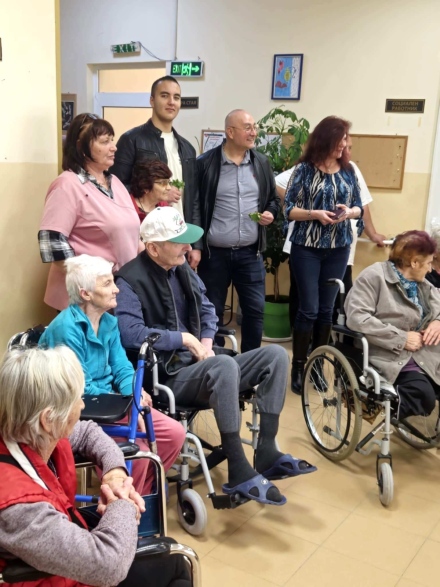 За дарителството не само по празници и афиширането