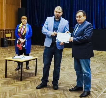 Сдружението на предприемачите дари 200 стола на Младежкия дом