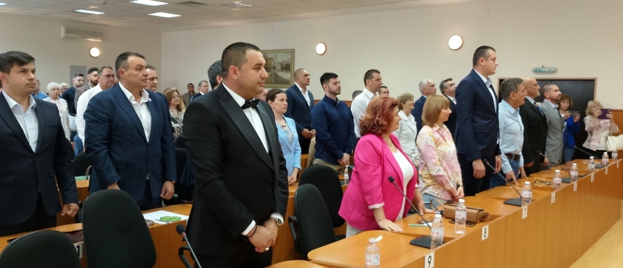 На тържествената сесия: Почетохме заслужили съграждани и си пожелахме единение /СНИМКИ И ВИДЕО/