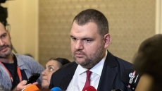 Пеевски: Ако пуделите в София не искат 15 млн., да ги върнат и да отидат за медицинските сестри