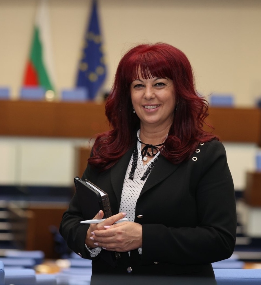 Петя Цанкова: Честит 24 май! Ролята на учителите в запазването на националната идентичност и духовност е незаменима
