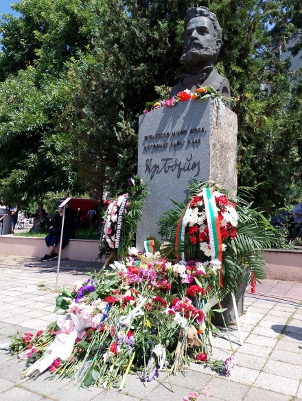 Поклонихме се на Ботев и на героите, паднали за свободата /СНИМКИ/