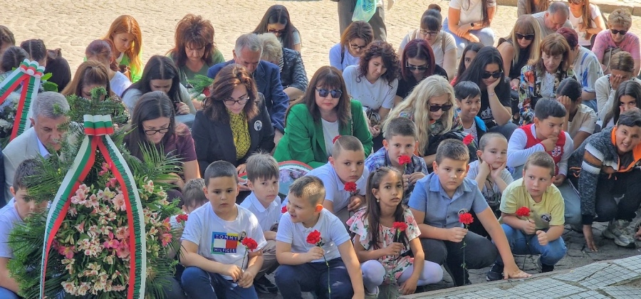 Пещерци почетоха Ботев и падналите за свободата