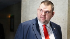 Пеевски сезира прокуратурата за отправени заплахи от Костадин Костадинов