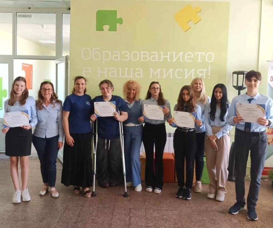 Ученици от ЕГ „Бертолт Брехт“ с блестящо постижение на международно езиково състезание