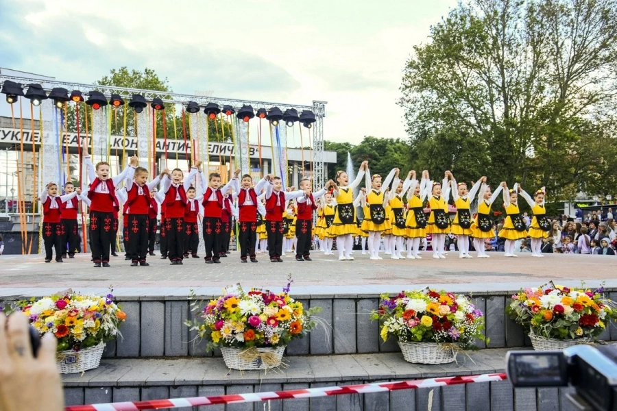 20 години по-късно ”Чудесия” лети, а таван няма