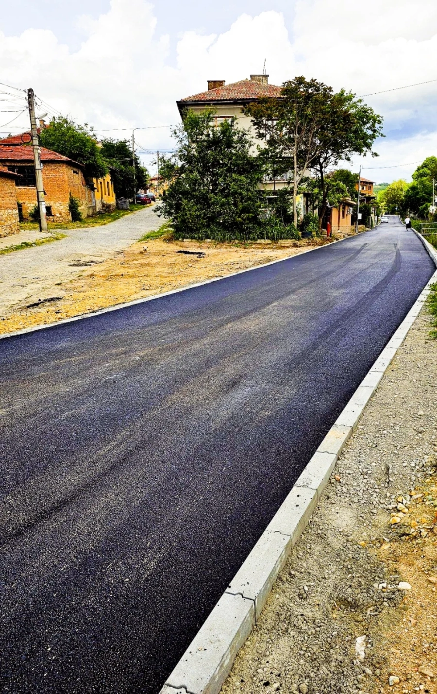 След повече от 40 години улица в Панагюрище е с нов облик